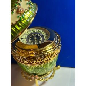 Joan Rivers Faberge style Egg Vintage Green Floral Clock Gold Tone Stand Roman